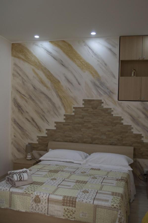 Bed And Breakfast La Volpe Rossa Regalbuto Exterior foto